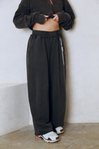 THE WILD LINE TRACK PANT - Charcoal