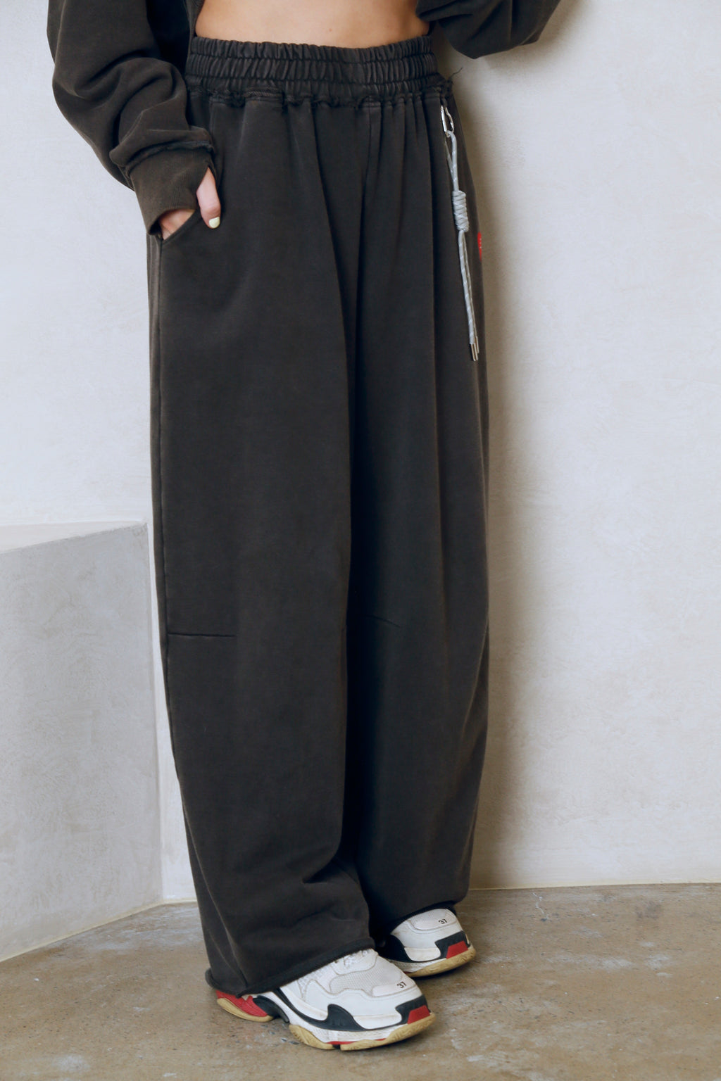 THE WILD LINE TRACK PANT - Charcoal