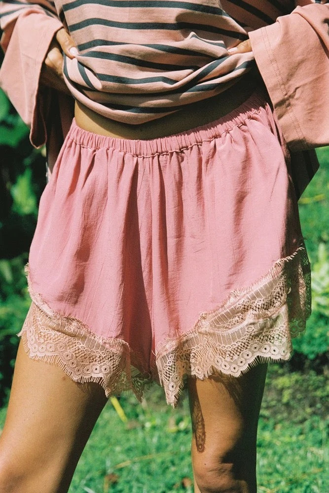 UNWIND LACE TRIM SHORTS