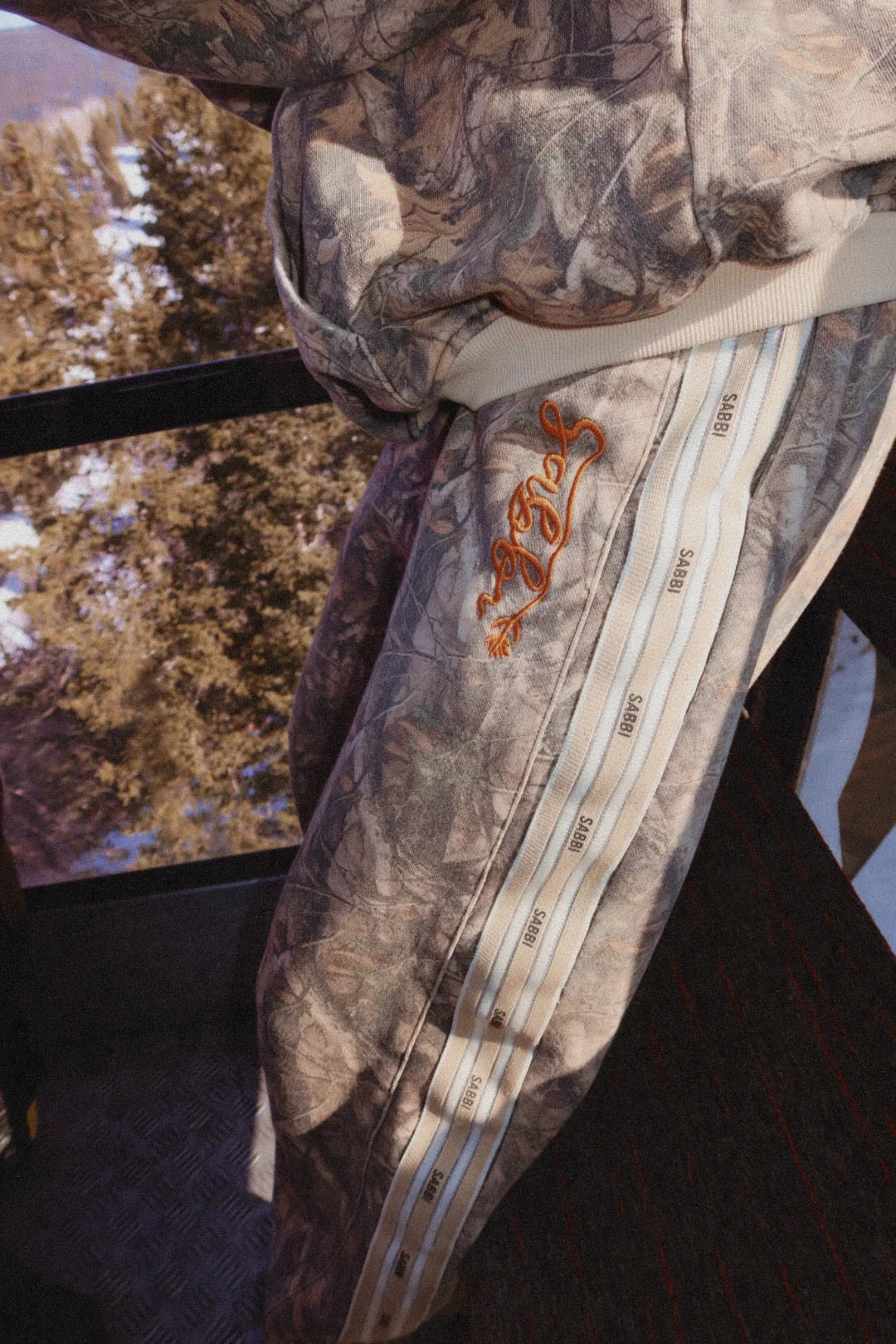 THE NAME YOURSELF BARREL-LEG TRACKPANTS - TREE CAMO