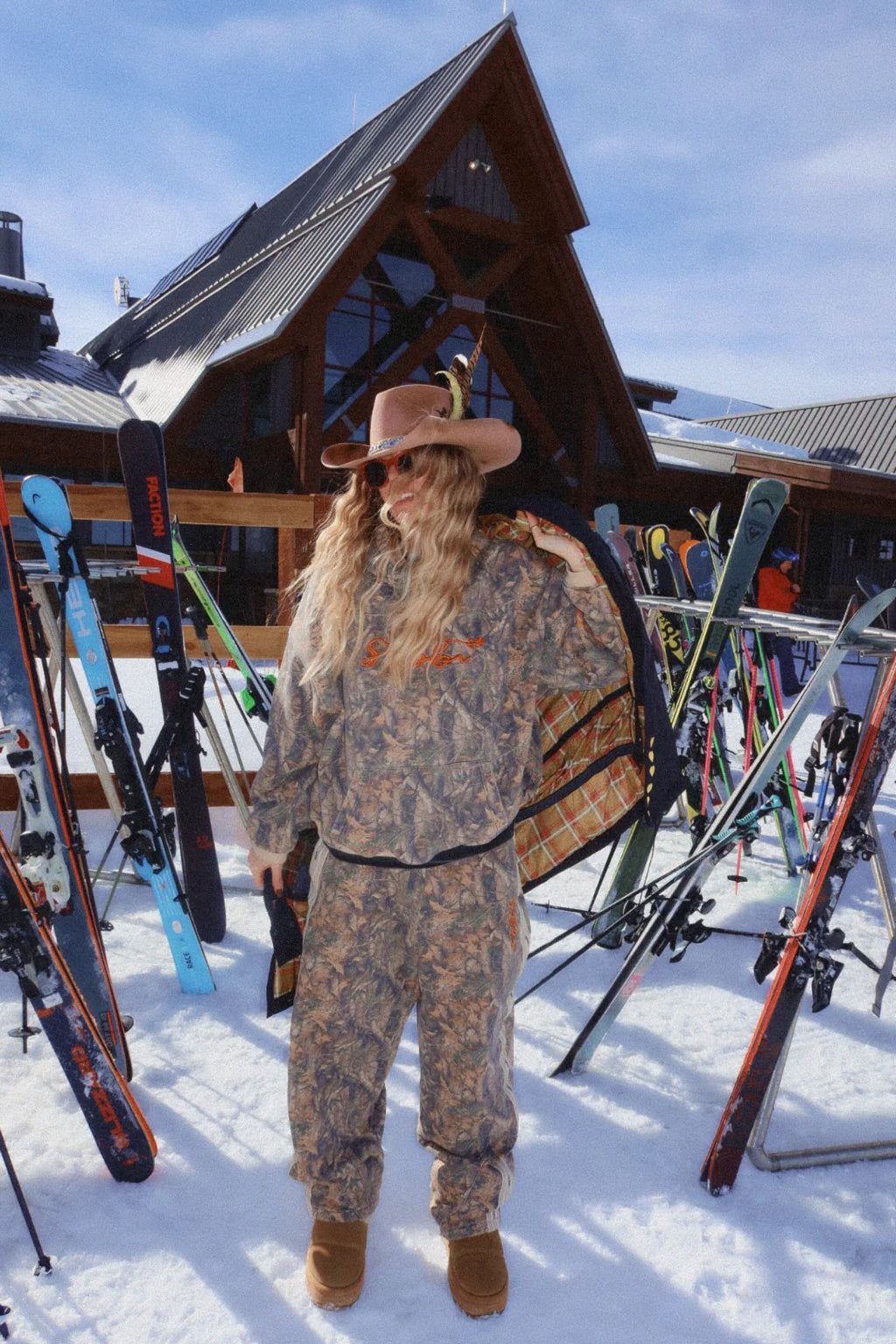 THE NAME YOURSELF BARREL-LEG TRACKPANTS - TREE CAMO