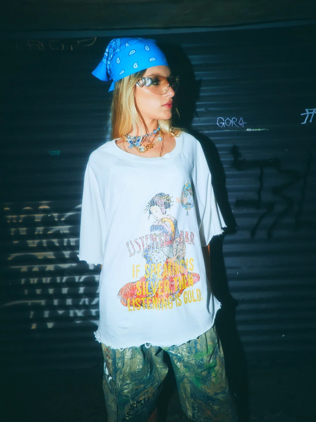 LISTENING BAR TEE - WHITE
