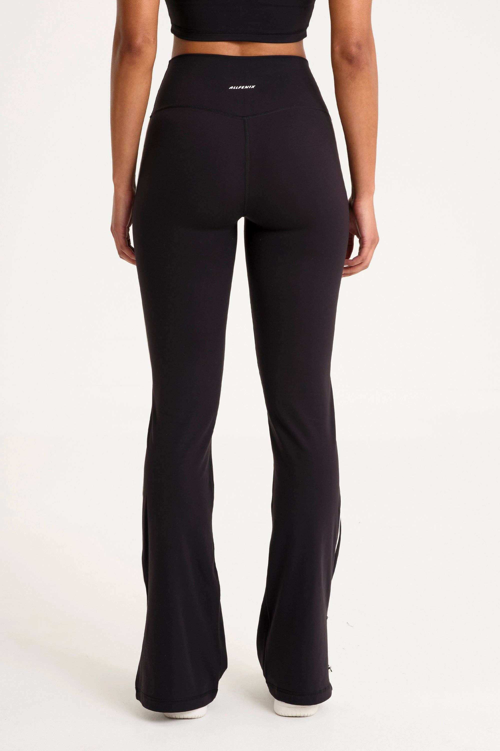 CloudCore Contrast Flared Legging - Black
