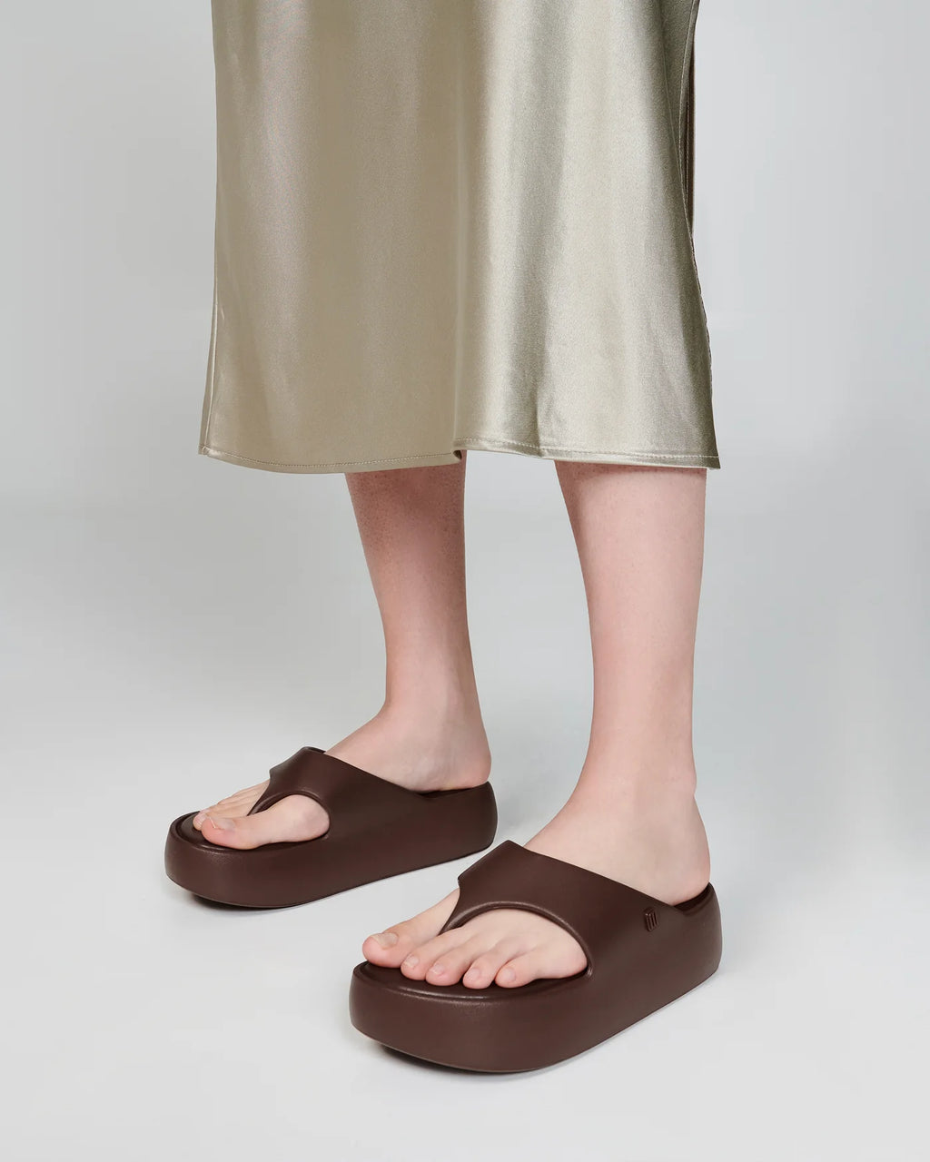 MELISSA FREE PLATFORM THONG - BRONZE